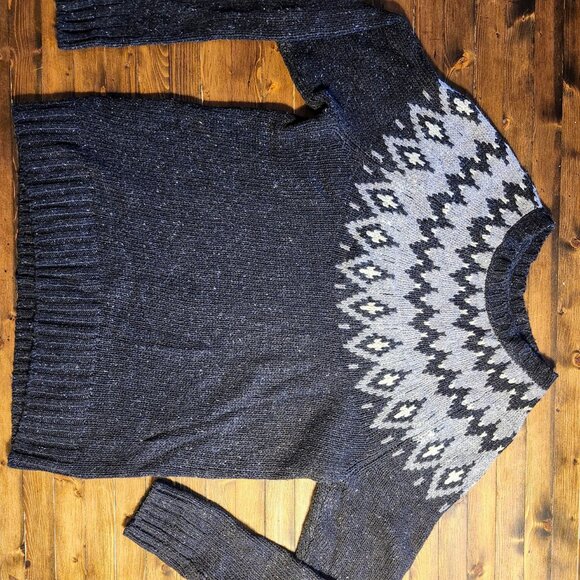 Like New Condition Wind River Sweater - Picture 2 of 2